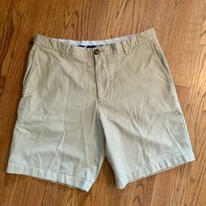 Mens Southern Tide kaki shorts